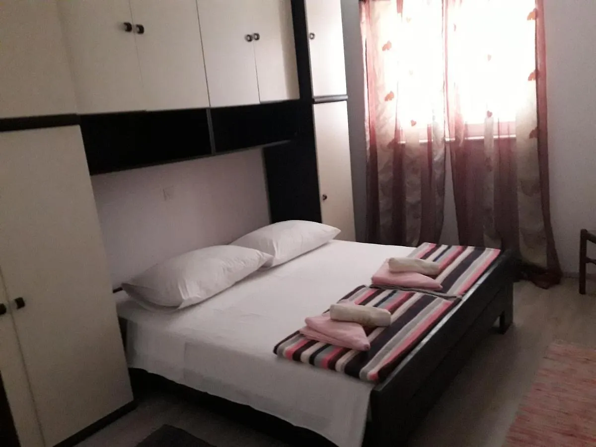 Apartments And Rooms With Parking Space Barbat, Rab - 5070 Barbat na Rabu 2*,  Kroatien